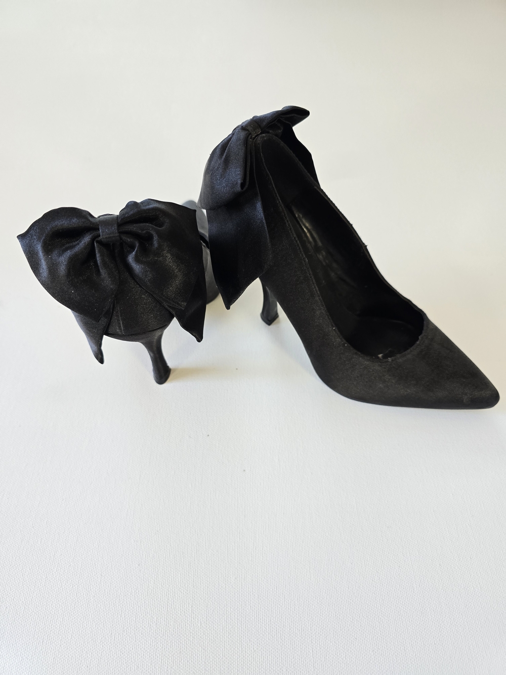 Black Bow Accent Pointed-Toe Women's Heels - Sz 7